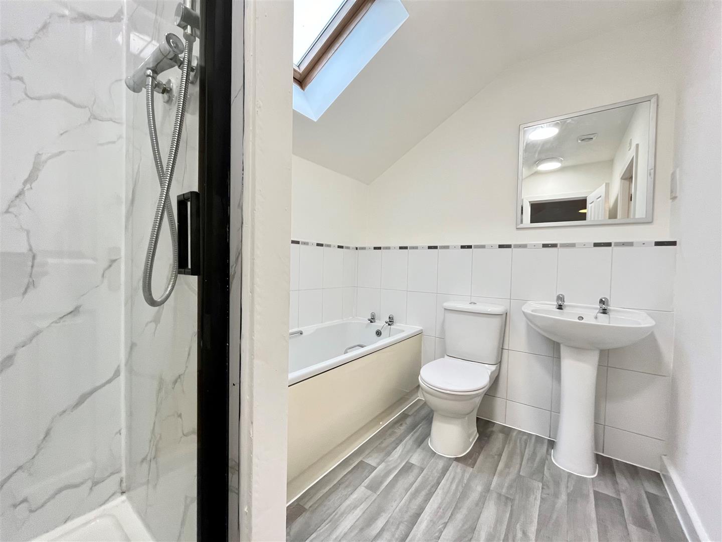 2 Bedroom Apartment To Rent image 10